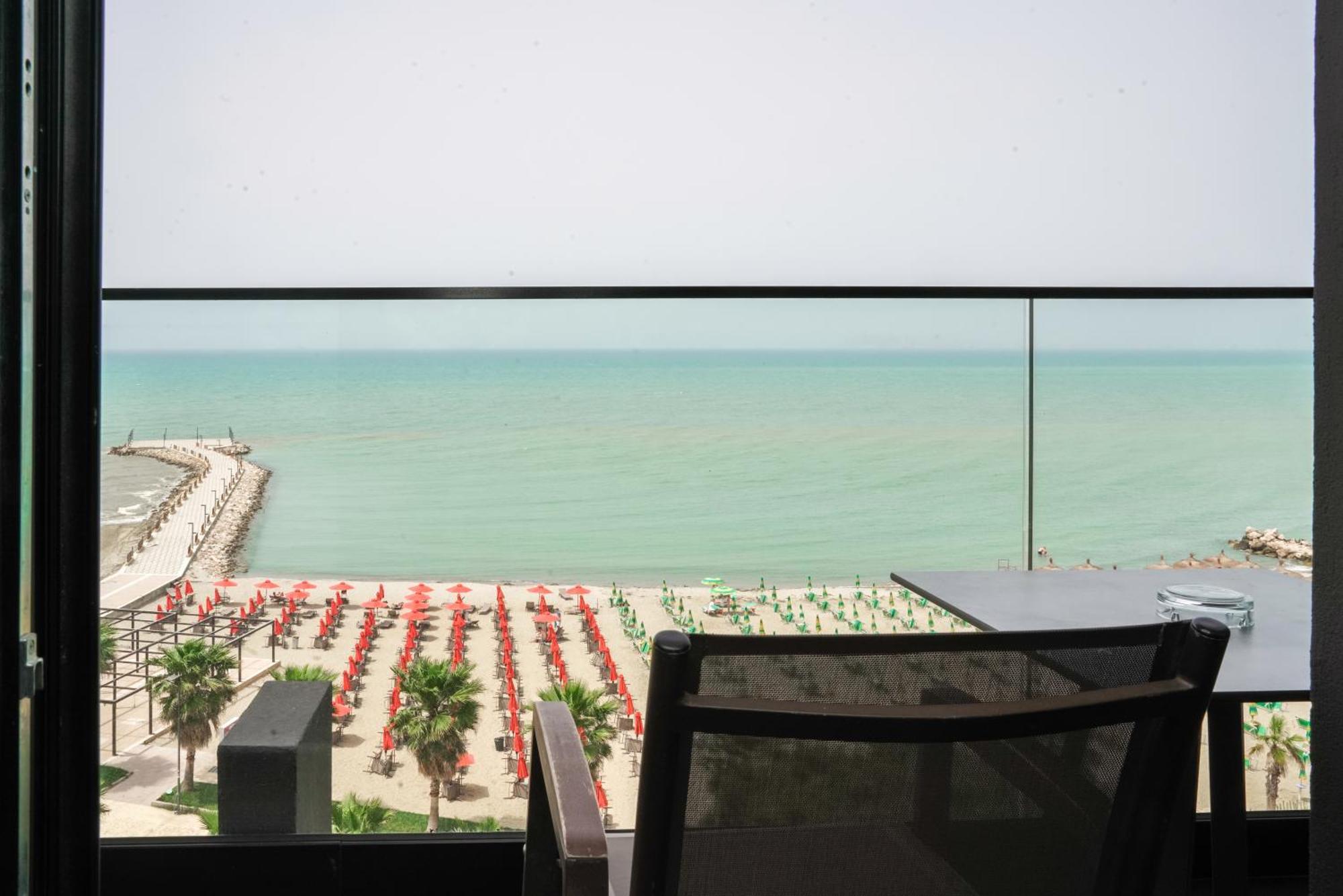 Supreme Hotel Golem  Bagian luar foto