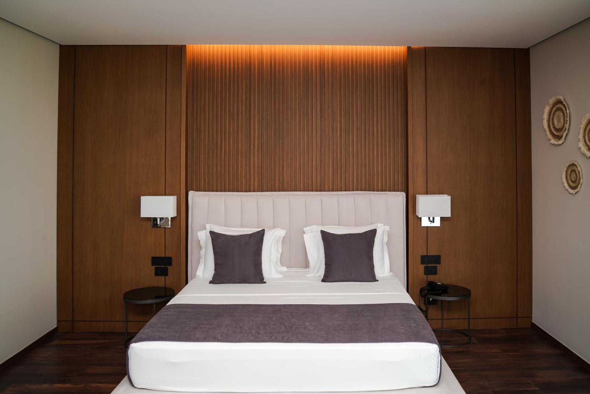 Supreme Hotel Golem  Bagian luar foto